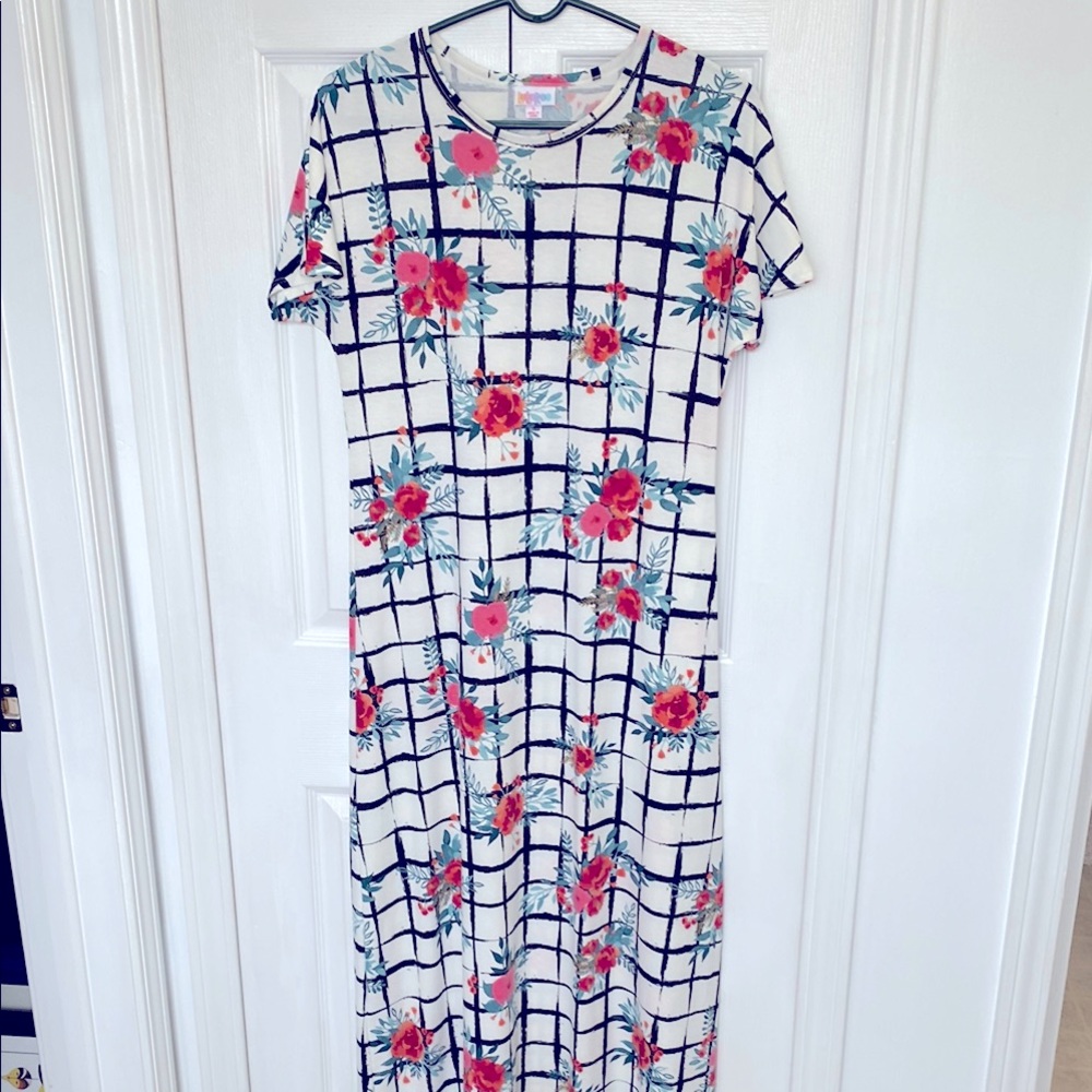 LuLaRoe Black and Pink Maxi TShirt dress.